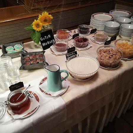 Hotel Oxa Хитизау Екстериор снимка