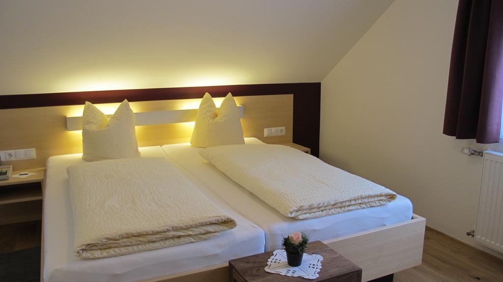 Hotel Oxa Хитизау Стая снимка