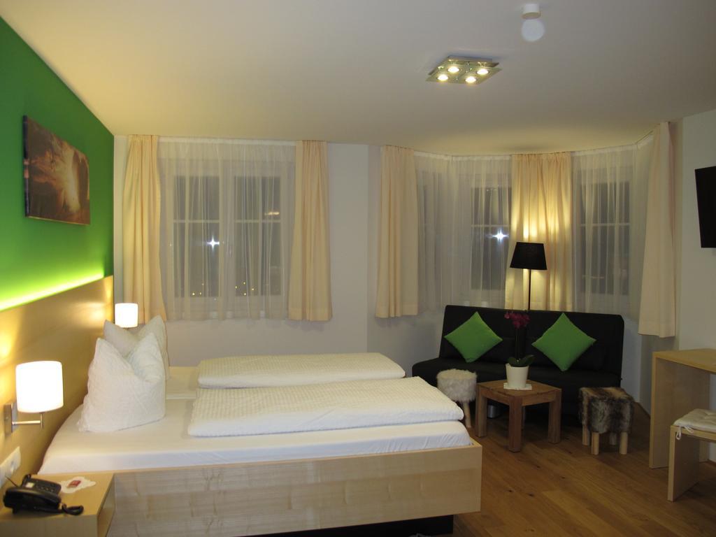 Hotel Oxa Хитизау Екстериор снимка